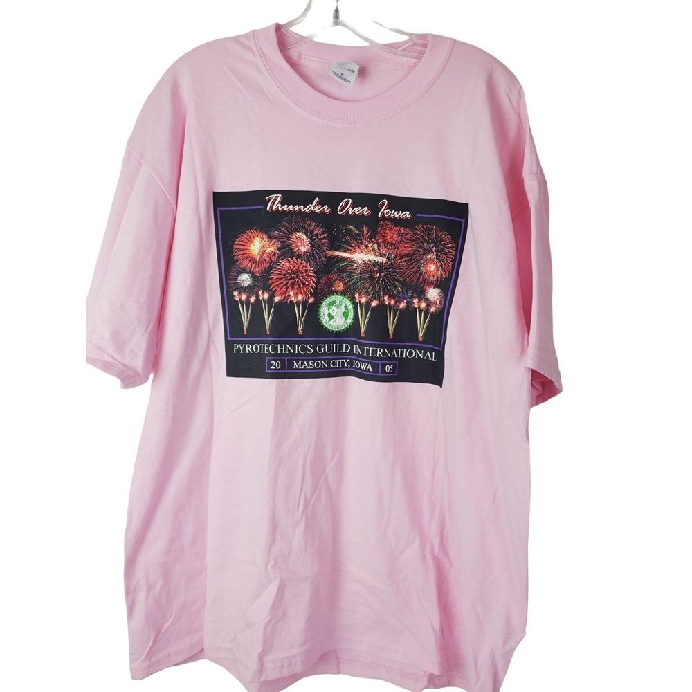 Vintage Thunder Over Iowa Pink Pyrotechnics Fireworks T-Shirt Size XL GUC